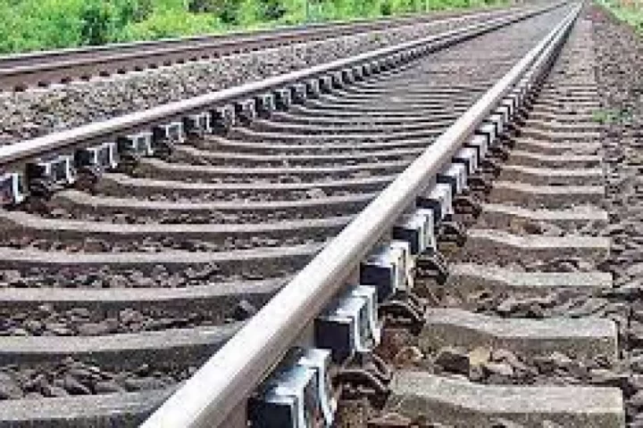 Kirinyaga man crushed to death while lying on the railway.